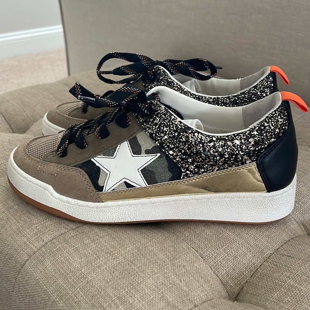 Steve Madden “Goody” Sneaker NWOT